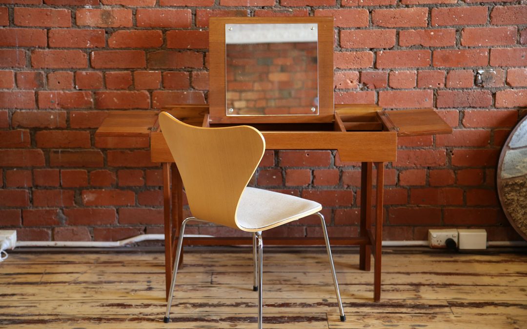 Arne Jacobsen series 7 chair