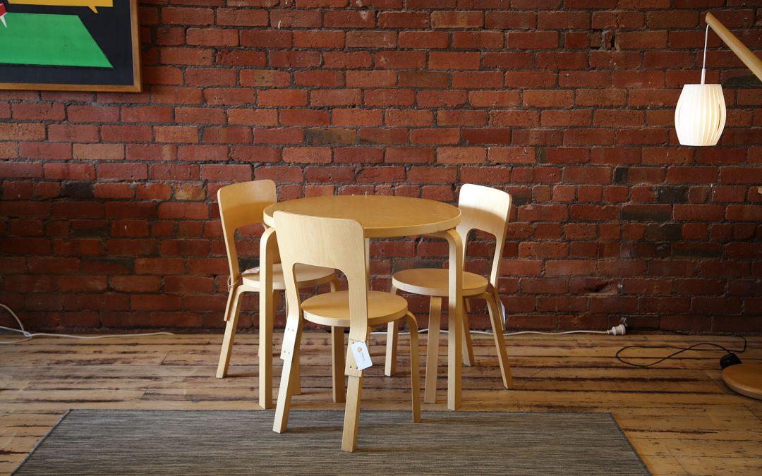 Alvar Aalto table + chairs by Artek
